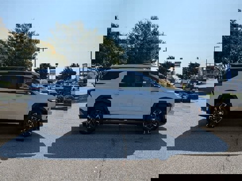 New 2026 Chevrolet Traverse LT w/ Sun and Wheel Package image 9