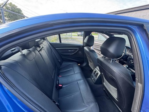 Used 2017 BMW 340i xDrive Sedan w/ Technology Package image 18