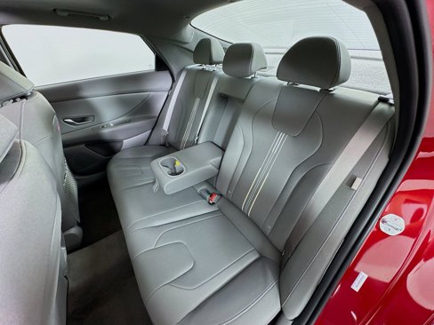 Certified 2025 Hyundai Elantra SEL image 26