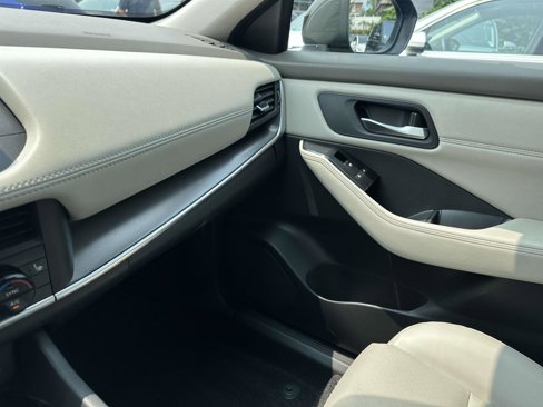 Used 2023 Nissan Rogue SV image 28