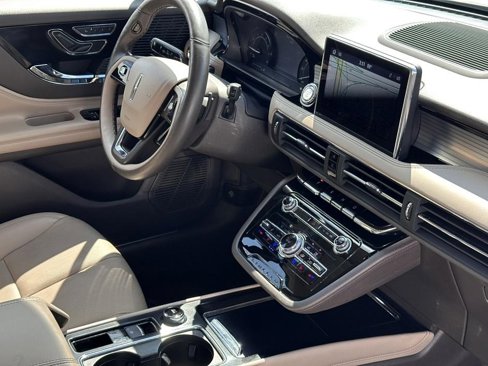Certified 2022 Lincoln Corsair AWD w/ Premium Package image 11