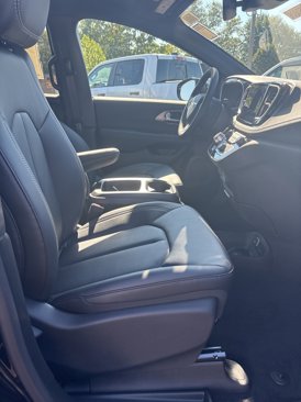 New 2026 Chrysler Pacifica Select image 17
