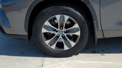 Used 2024 Toyota Highlander XLE image 13