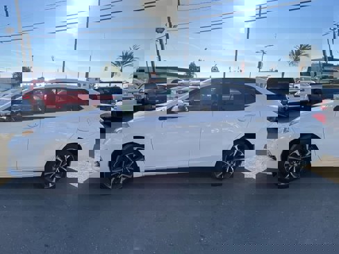 Used 2018 Toyota Corolla LE image 3