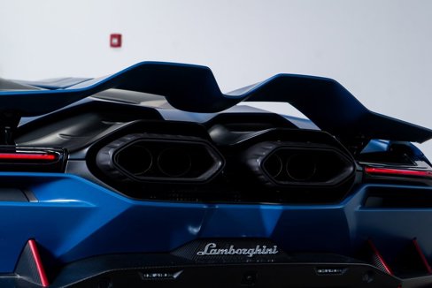 Used 2024 Lamborghini Revuelto image 27