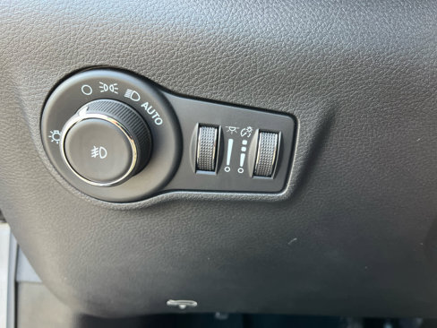 Used 2022 Jeep Compass Altitude w/ Sun and Sound Group image 14