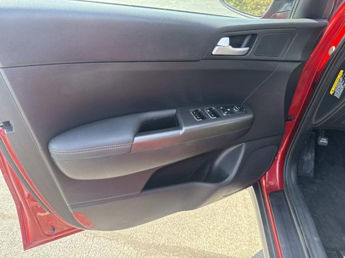 Used 2022 Kia Sportage LX image 17
