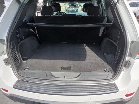 Used 2018 Jeep Grand Cherokee Laredo image 18