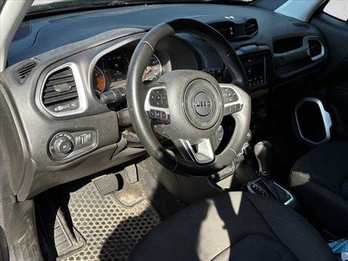 Used 2018 Jeep Renegade Latitude image 10