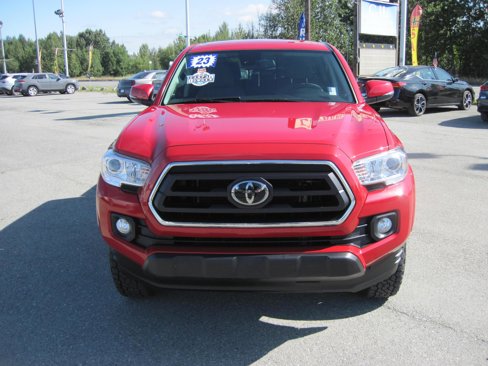 Used 2023 Toyota Tacoma SR5 w/ Technology Package image 2