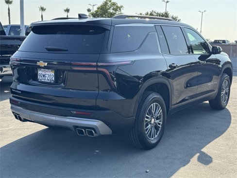 Used 2025 Chevrolet Traverse LT w/ Enhanced Driving Package image 4