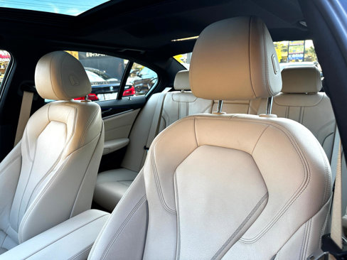 Used 2019 BMW 530i w/ Convenience Package image 18