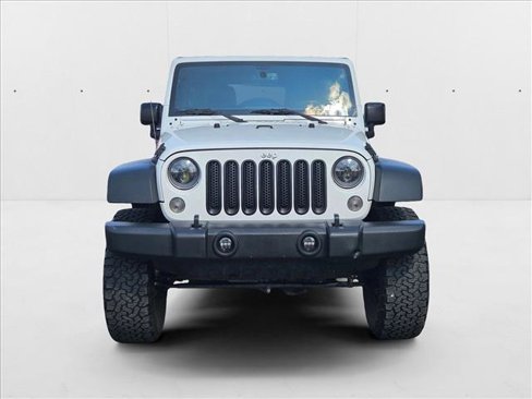 Used 2015 Jeep Wrangler Unlimited Rubicon w/ Connectivity Group image 2