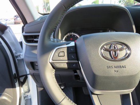 New 2025 Toyota Highlander LE image 38