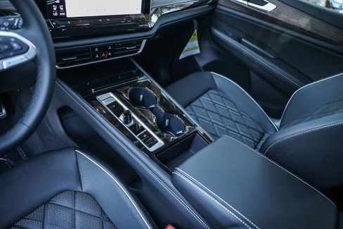 New 2025 Volkswagen Atlas SEL Premium R-Line image 35