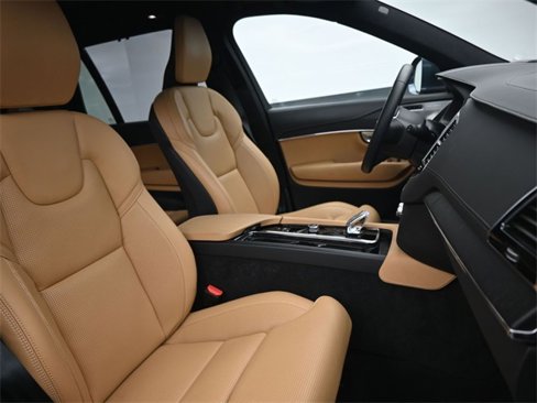 Used 2024 Volvo XC90 B6 Ultimate w/ Lounge Package image 36