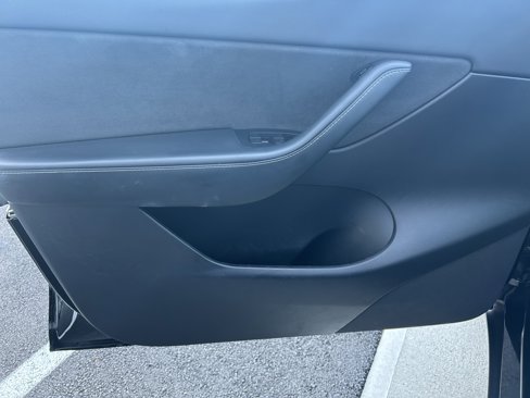Used 2022 Tesla Model Y Long Range image 23