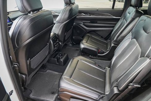 Used 2024 Jeep Grand Cherokee L Limited w/ Luxury Tech Group II image 26