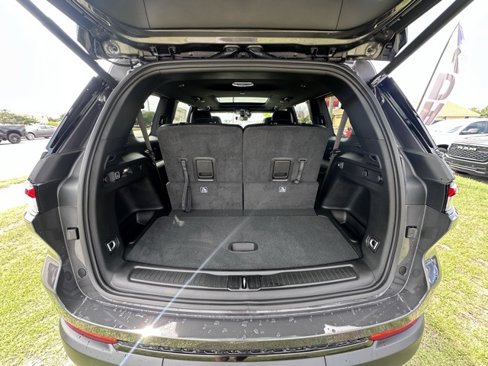 New 2025 Jeep Grand Cherokee L Limited w/ Luxury Tech Group II image 15