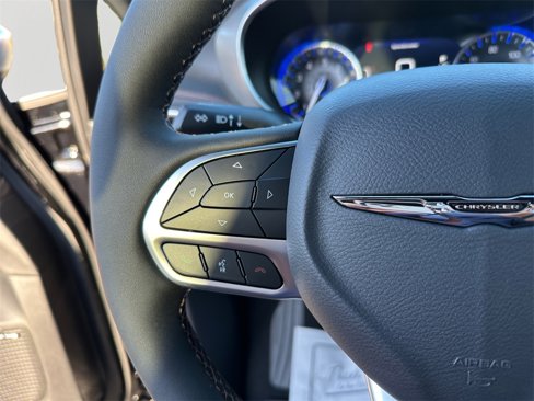 New 2026 Chrysler Pacifica Pinnacle image 21