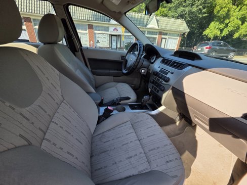 Used 2009 Ford Focus SE image 30