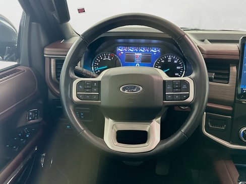 Used 2024 Ford Expedition Limited image 18