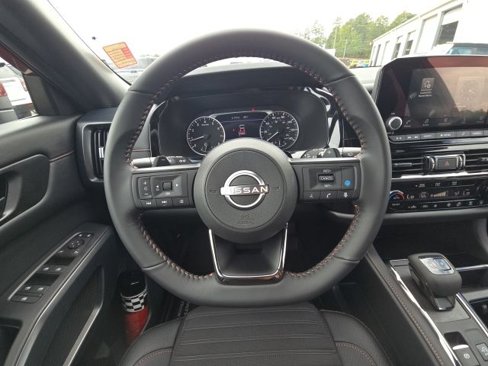 Used 2025 Nissan Pathfinder Rock Creek image 29