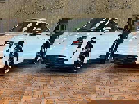 Used 2024 Porsche Taycan image 4