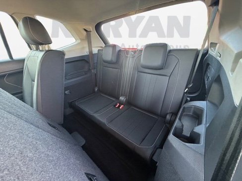 Used 2024 Volkswagen Tiguan Wolfsburg Edition image 28