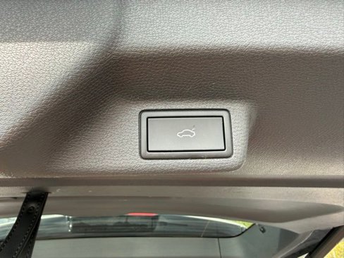 Used 2025 Volkswagen ID. Buzz 1st Edition image 36