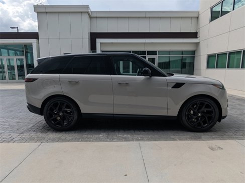 New 2025 Land Rover Range Rover Sport SE image 3