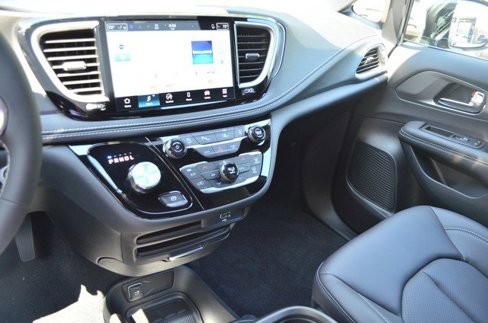 New 2026 Chrysler Pacifica Select image 20