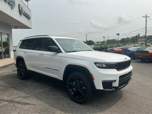 New 2025 Jeep Grand Cherokee L Limited w/ Black Appearance Package image 4