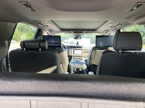 Used 2023 GMC Yukon XL Denali w/ Advanced Technology Package image 28