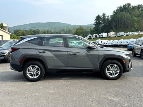 Used 2025 Hyundai Tucson SE image 4