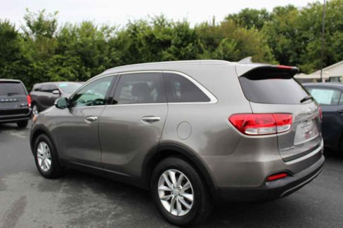 Used 2018 Kia Sorento LX image 9