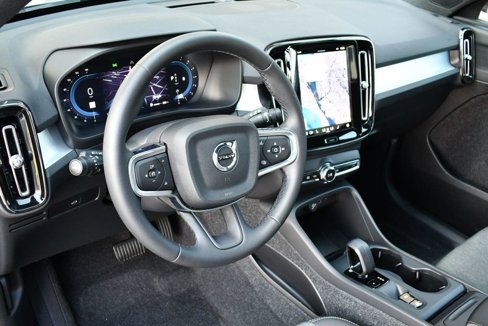 Used 2025 Volvo XC40 B5 Core image 13