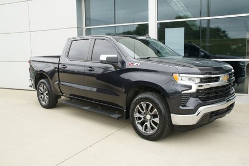 Used 2022 Chevrolet Silverado 1500 LT image 2