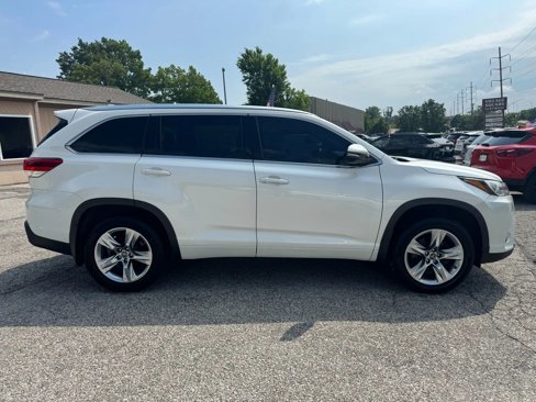 Used 2019 Toyota Highlander Limited image 2
