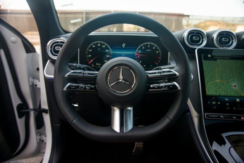Used 2025 Mercedes-Benz GLC 300 4MATIC image 32
