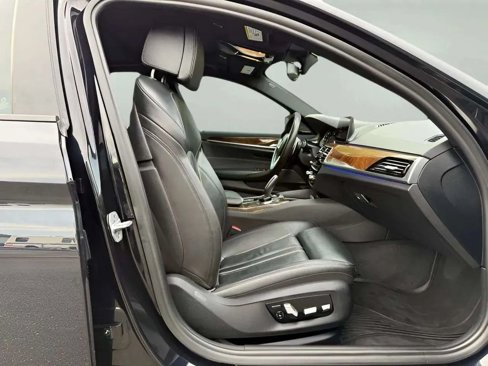 Used 2018 BMW 540i xDrive w/ M Sport Package image 31
