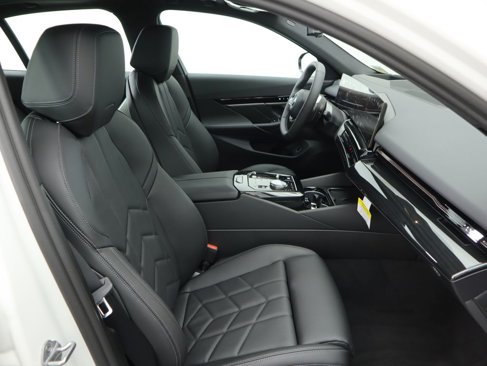 Used 2025 BMW 530i w/ Premium Package image 21