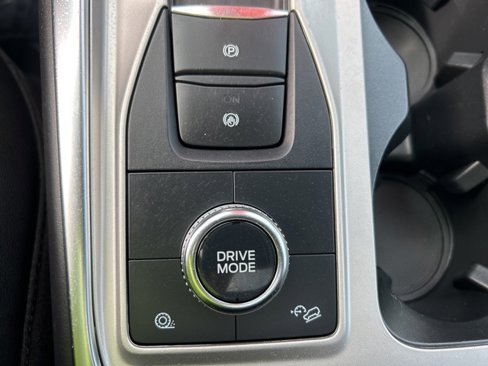 Used 2022 Ford Explorer XLT w/ Equipment Group 202A image 24