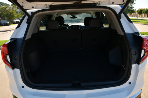 Used 2024 GMC Terrain SLT image 7