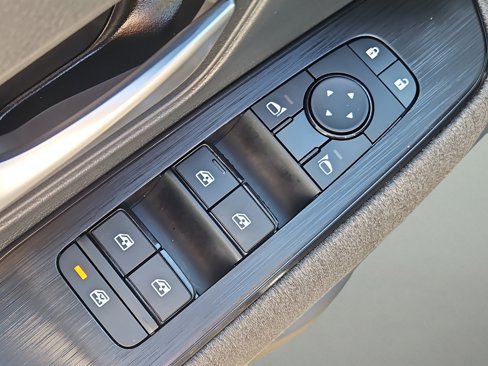 Used 2025 Nissan Kicks SV image 13