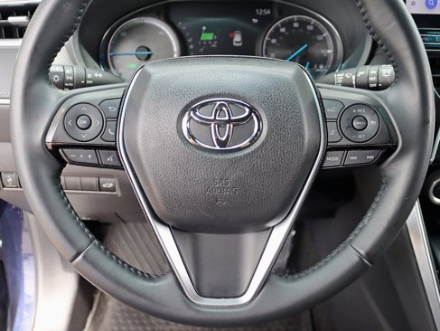 Used 2024 Toyota Venza XLE image 17