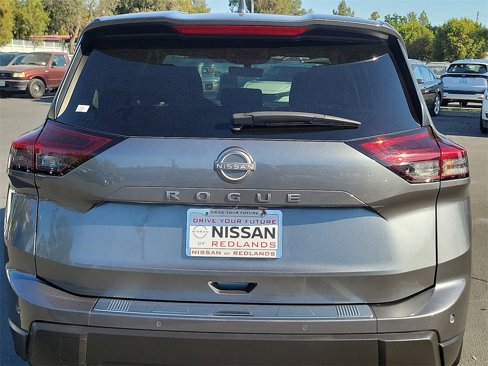 Certified 2025 Nissan Rogue SV image 29