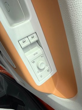 Used 2025 Volkswagen ID. Buzz 1st Edition image 10