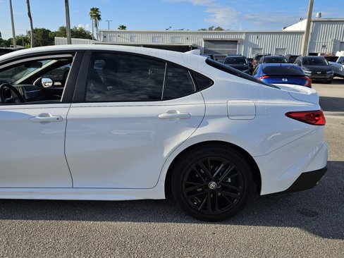 Used 2025 Toyota Camry SE image 7