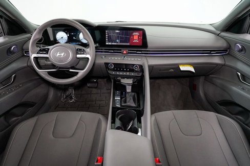 Used 2025 Hyundai Elantra SEL image 24